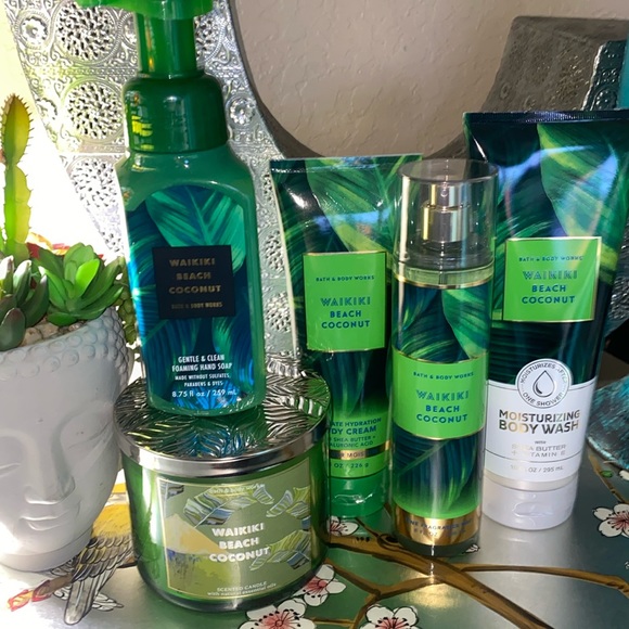 Bath and Bodyworks Waikiki Beach coconut gift set combo